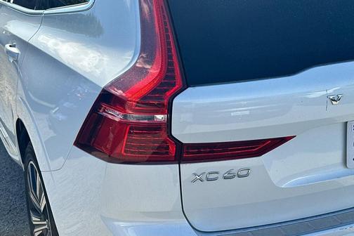2022 Volvo XC60 B6 Inscription