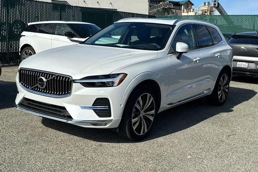 2022 Volvo XC60 B6 Inscription