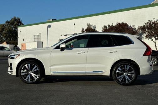 2022 Volvo XC60 B6 Inscription