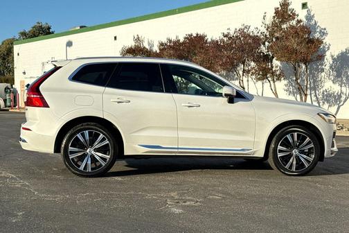 2022 Volvo XC60 B6 Inscription