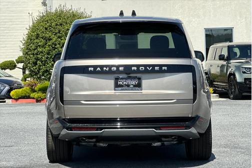2025 Land Rover Range Rover P530 SE