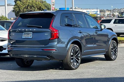 2026 Volvo XC90 B6 Ultra Dark Theme 6-Seater