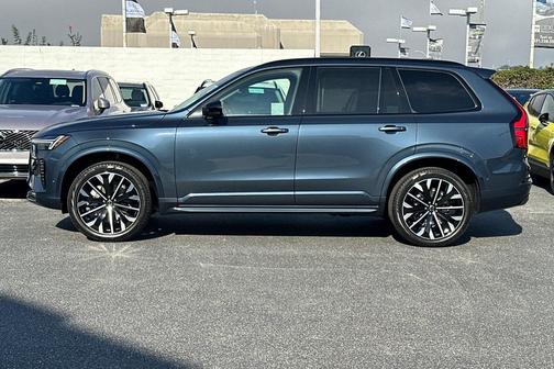 2026 Volvo XC90 B6 Ultra Dark Theme 6-Seater