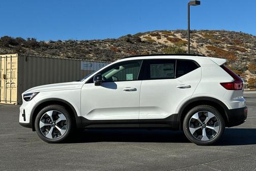 2026 Volvo XC40 B5 Plus
