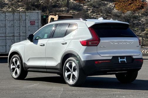 2026 Volvo XC40 B5 Plus