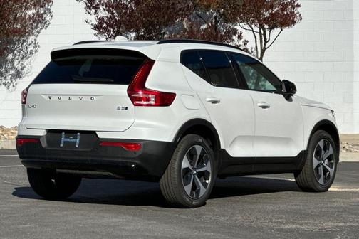 2026 Volvo XC40 B5 Plus