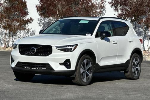 2026 Volvo XC40 B5 Plus