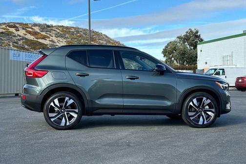 2026 Volvo XC40 B5 Ultra