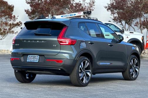 2026 Volvo XC40 B5 Ultra