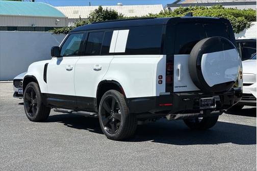 2025 Land Rover Defender 130 P400 X-Dynamic SE