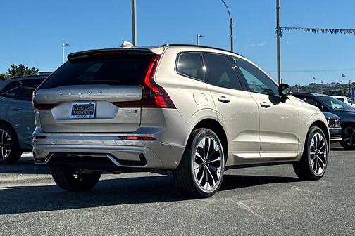 2026 Volvo XC60 B5 Plus