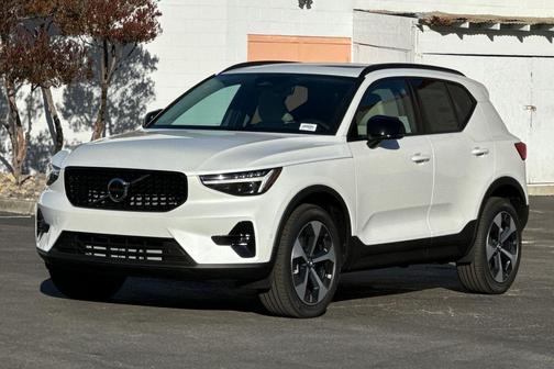 2026 Volvo XC40 B5 Plus