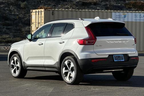 2026 Volvo XC40 B5 Plus