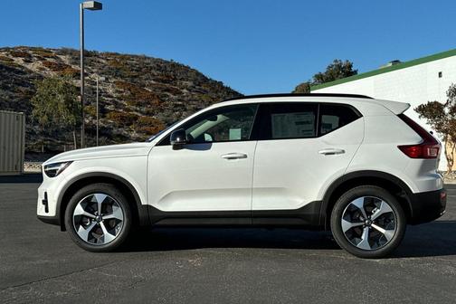 2026 Volvo XC40 B5 Plus