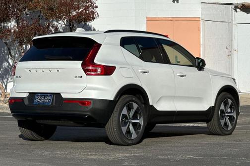2026 Volvo XC40 B5 Plus
