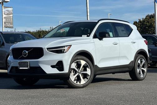 2026 Volvo XC40 Plus, B5 AWD Gas (mild hybrid), Dark