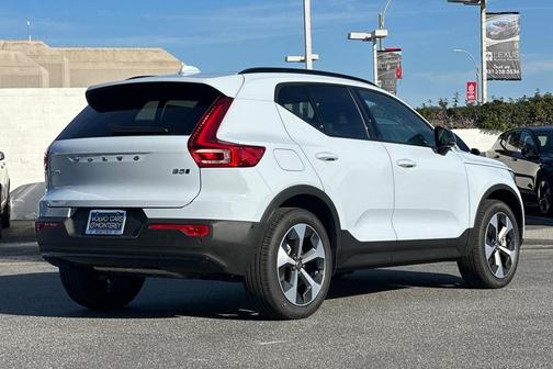 2026 Volvo XC40 Plus, B5 AWD Gas (mild hybrid), Dark