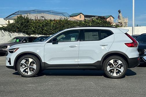2026 Volvo XC40 Plus, B5 AWD Gas (mild hybrid), Dark