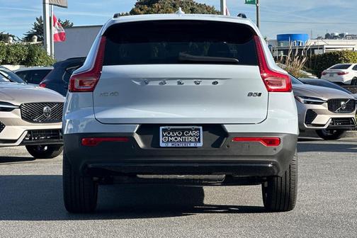 2026 Volvo XC40 Plus, B5 AWD Gas (mild hybrid), Dark