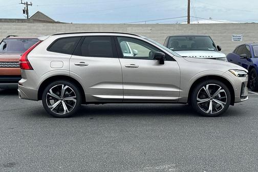 2025 Volvo XC60 B5 Ultra