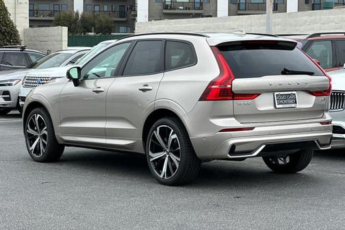 2025 Volvo XC60 B5 Ultra