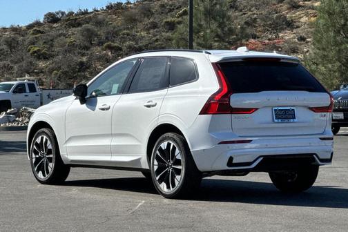 2026 Volvo XC60 B5 Plus