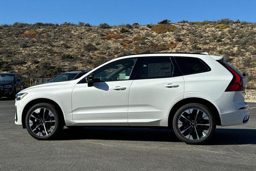 2026 Volvo XC60 B5 Plus