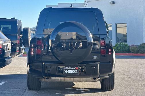 2023 Land Rover Defender 130 X-Dynamic SE