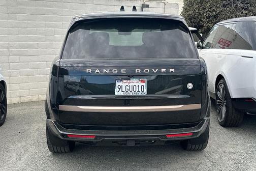 2024 Land Rover Range Rover P615 SV