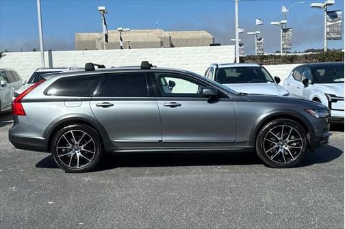 2020 Volvo V90 Cross Country T6