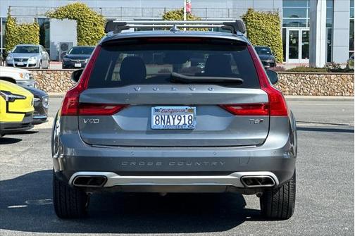 2020 Volvo V90 Cross Country T6