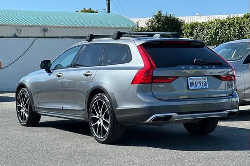2020 Volvo V90 Cross Country T6
