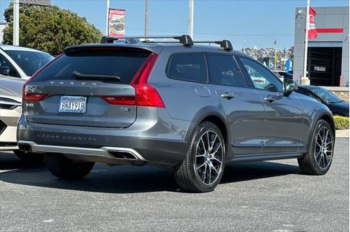 2020 Volvo V90 Cross Country T6