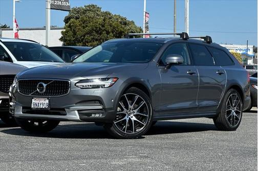 2020 Volvo V90 Cross Country T6
