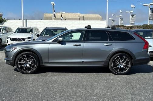 2020 Volvo V90 Cross Country T6