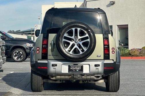 2023 Land Rover Defender 110 SE