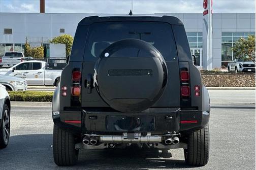 2025 Land Rover Defender 110 P500 X-Dynamic SE