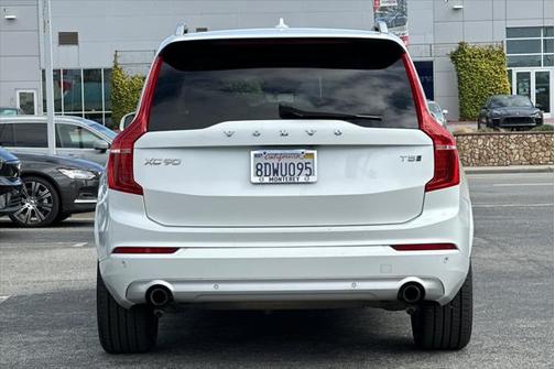 2018 Volvo XC90 T5 Momentum