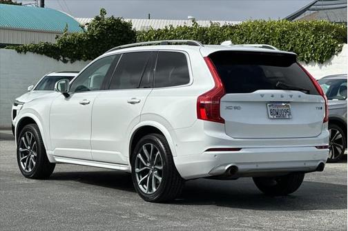2018 Volvo XC90 T5 Momentum
