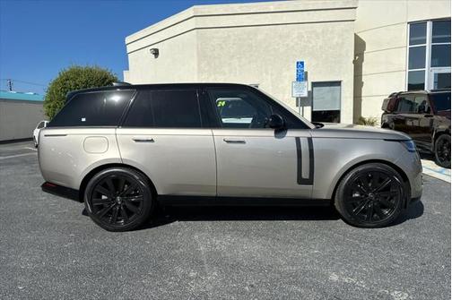 2025 Land Rover Range Rover P400 SE