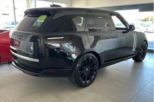 2025 Land Rover Range Rover P615 SV