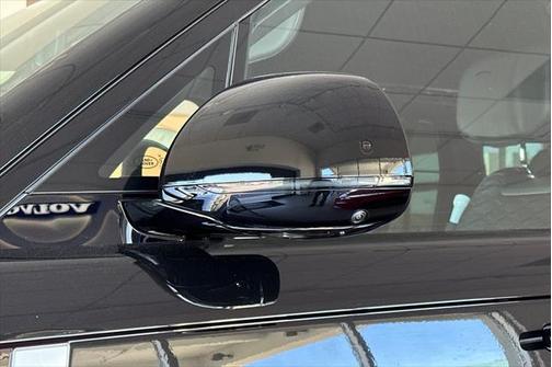2025 Land Rover Range Rover P615 SV