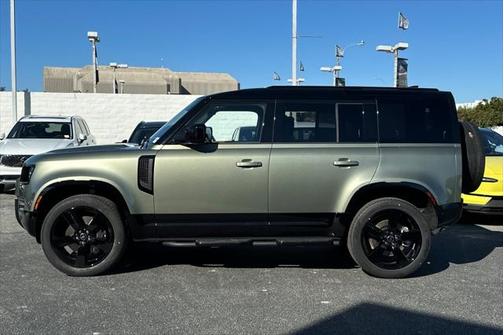 2025 Land Rover Defender 110 P400 X-Dynamic SE