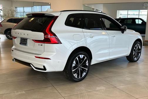 2026 Volvo XC60 B5 Plus
