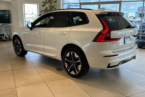 2026 Volvo XC60 B5 Plus