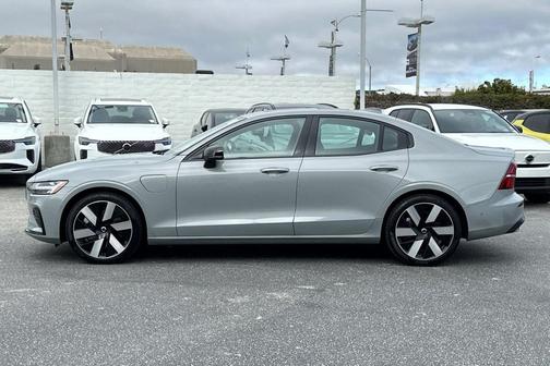 2024 Volvo S60 Recharge Plug-In Hybrid T8 Ultimate Dark Theme