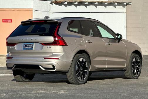 2026 Volvo XC60 B5 Plus