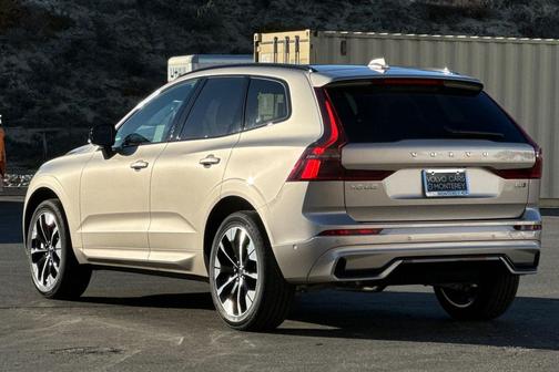 2026 Volvo XC60 B5 Plus