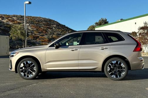 2026 Volvo XC60 B5 Plus