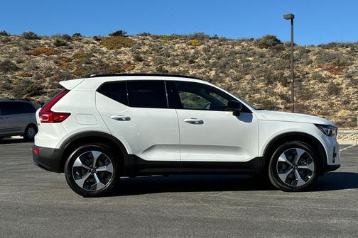 2026 Volvo XC40 B5 Plus